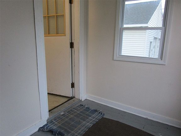 3rd image of 6 Evergreen Ave