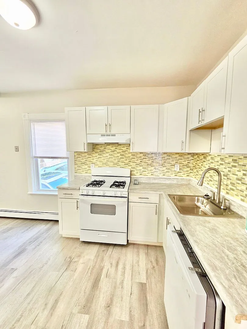 53 Sisson Street — Photo 2