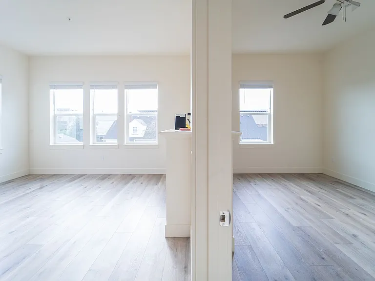 Capitol Hill Apartments — Photo 31