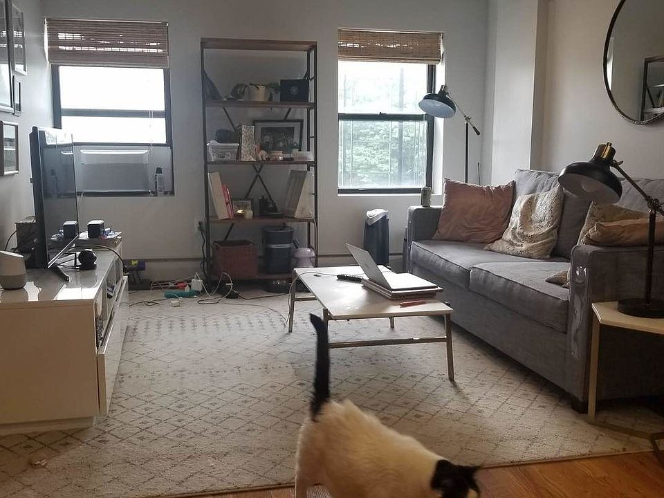 1st image of 413 Smith St #3R1