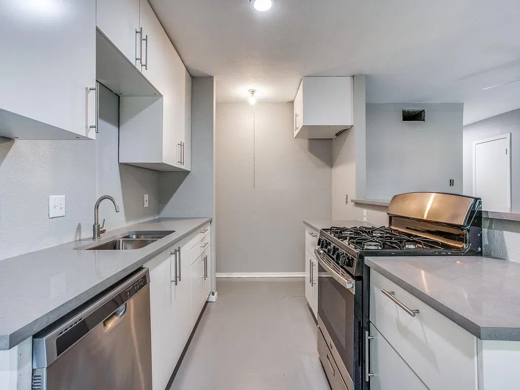2 bed, 950 sqft, $1,700 — Photo 4