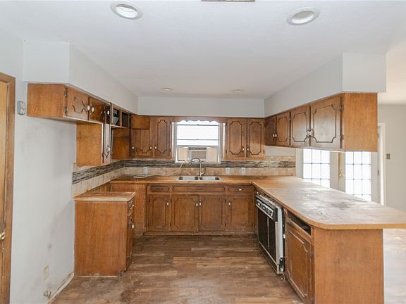 4th image of 2111 Murphy Rd