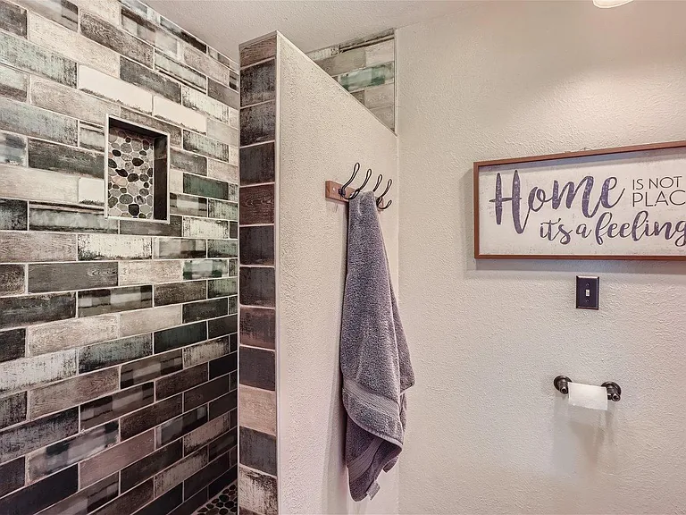 621 Devinney Ct — Photo 11