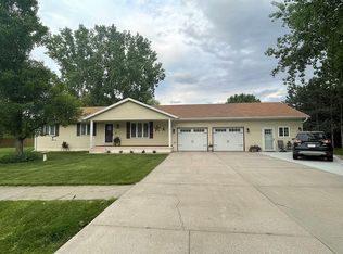 647 Linden Ave, Grand Island, NE 68801