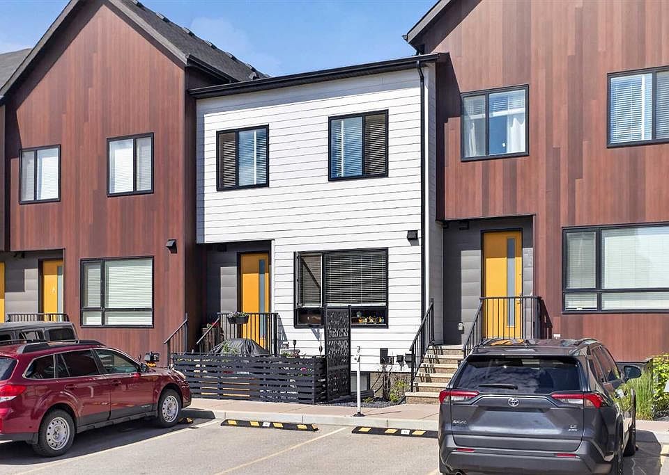 1st image of 107 E Redstone Cres NE