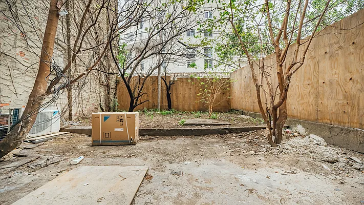 Rented by Nooklyn NYC LLC | media 23