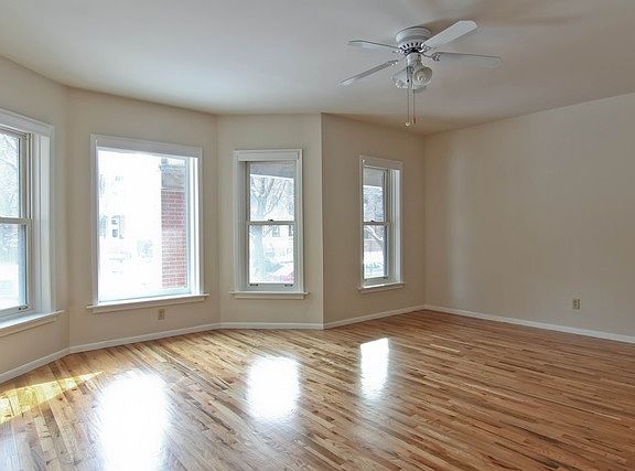 3rd image of 900 W Lakeside Pl APT 1
