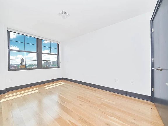 4th image of 340 E 117th St APT 9G