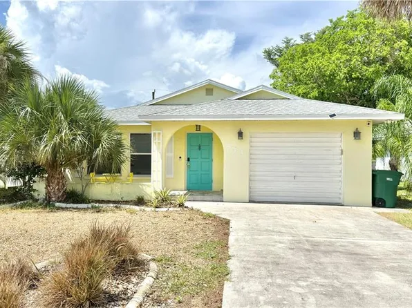 573 108th Ave N, Naples, FL 34108