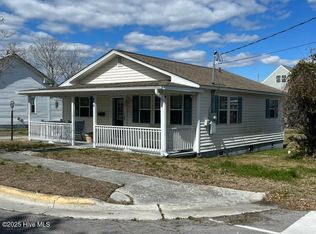515 Mulberry St, Beaufort, NC 28516