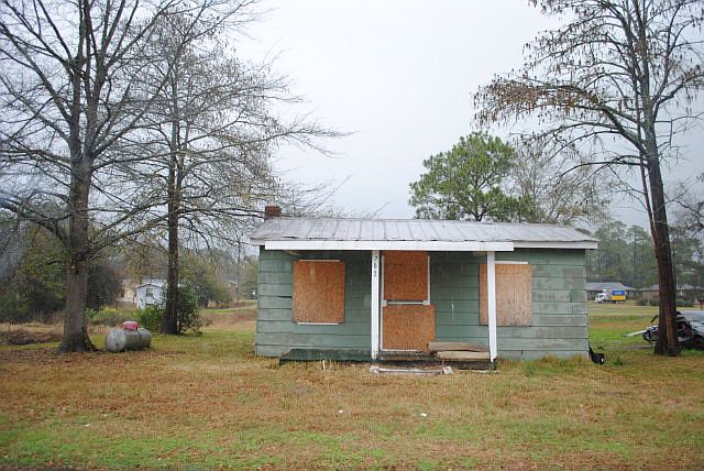 2nd image of 702 E Alapaha St
