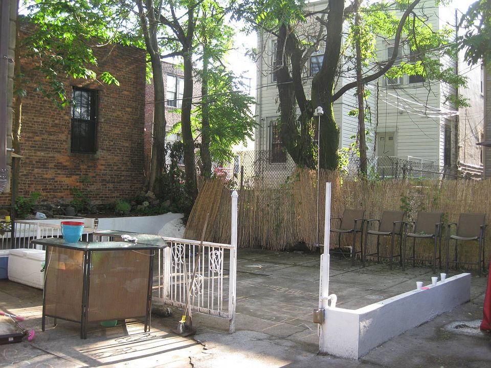 2nd image of 3211 Barnes Ave