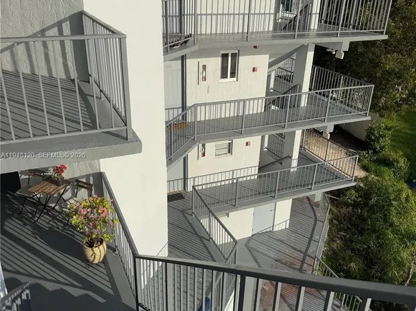 7105 W 13th Ave APT 402, Hialeah, FL 33014
