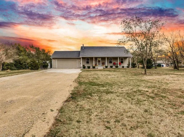 512 N Main St, Whitewater, KS 67154