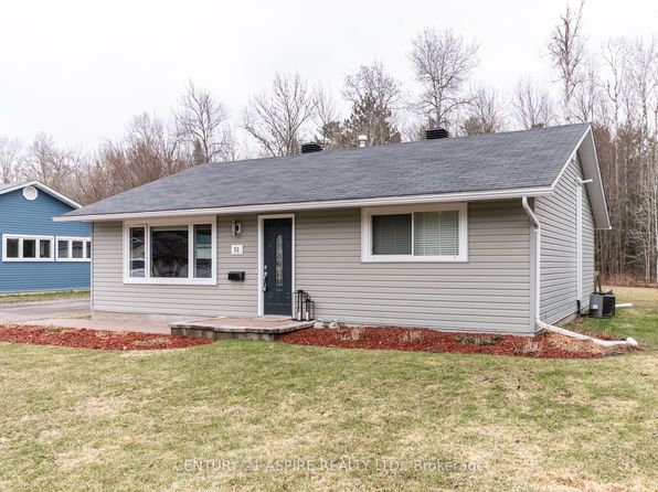 51 Beach Ave, Deep River, ON K0J 1P0