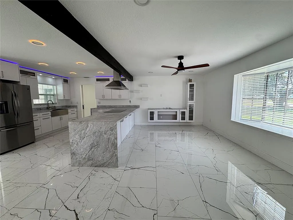 5 bed, 2.5 bath, 2164 sqft, $2,900 — Photo 3