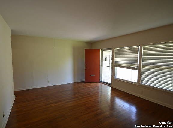 2nd image of 1060 Ivy Ln