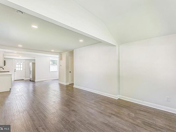 5th image of 707 Moores Ln