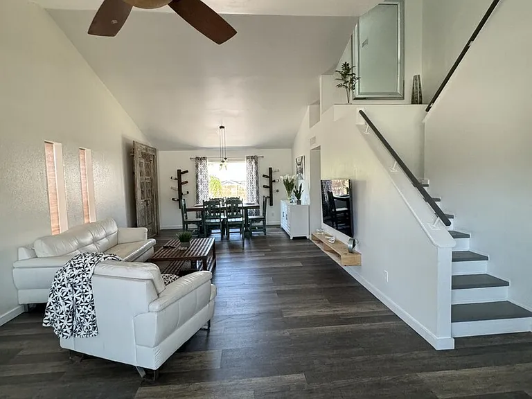 E Essex Village Dr — Photo 7