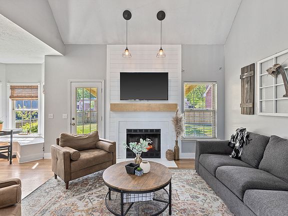 5th image of 101 Crete Ct
