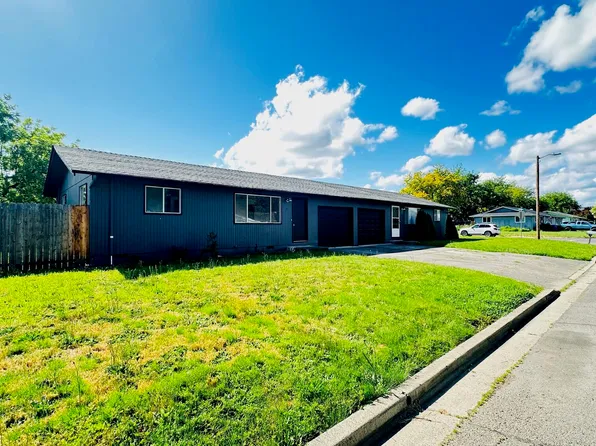 71 Tracy Ave #71 & 73, Eagle Pt, OR 97524