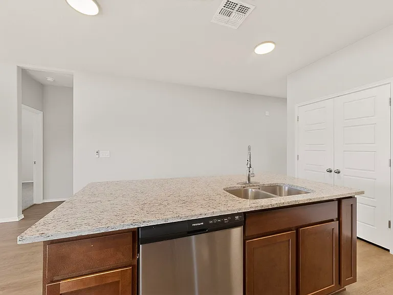 3038 Laguna Clfs — Photo 24