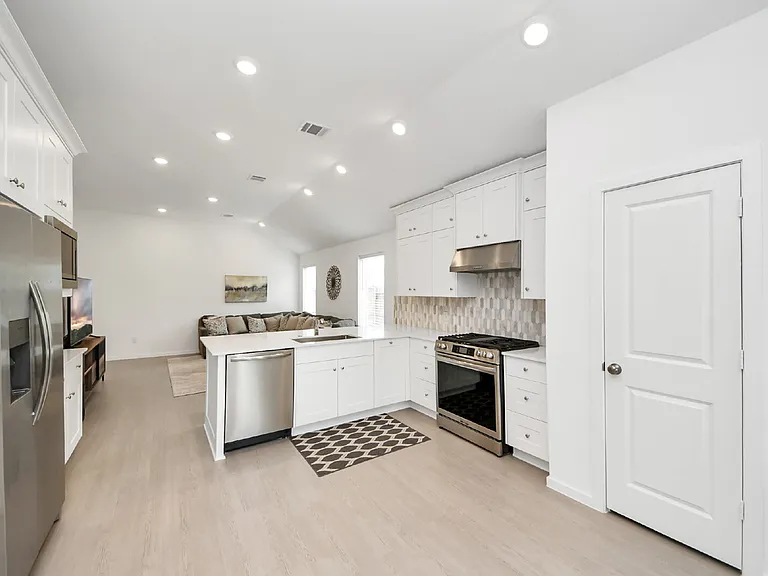 2406 Aquamarine Ln — Photo 8