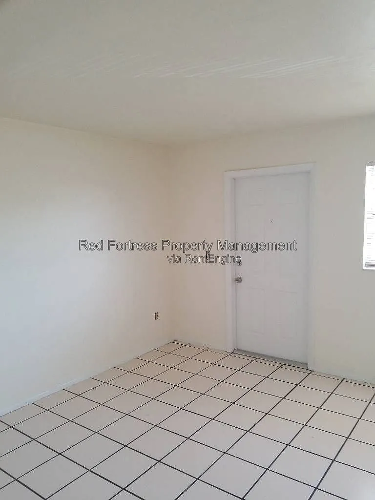 1 bed, 1.0 bath, $989 — Photo 2