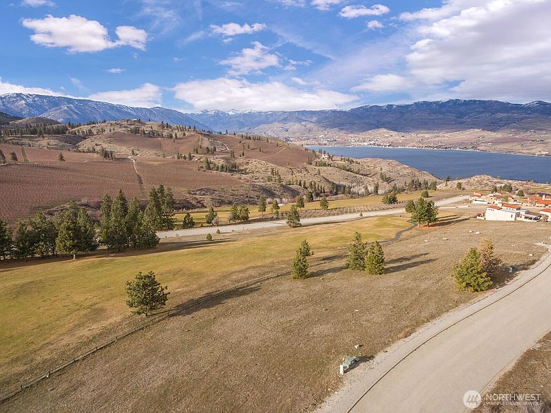 3rd image of 320 Paintbrush Road