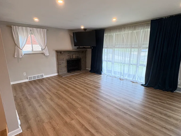 1624 Sillview Dr — Photo 19