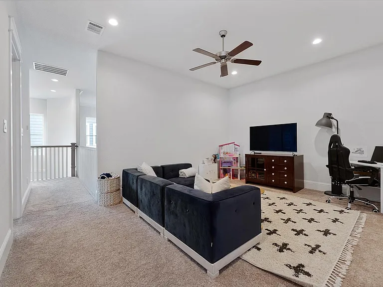 2221 Salt Grass Trl — Photo 27