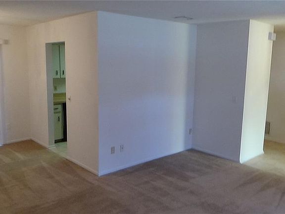 4th image of 810 Diane Cir