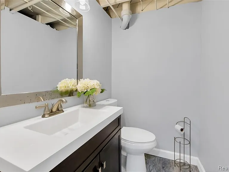 10070 Buckingham Ave — Photo 19