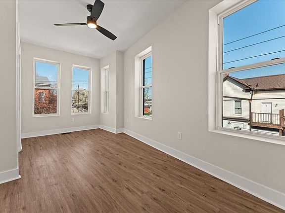 5th image of 1402 Scott St