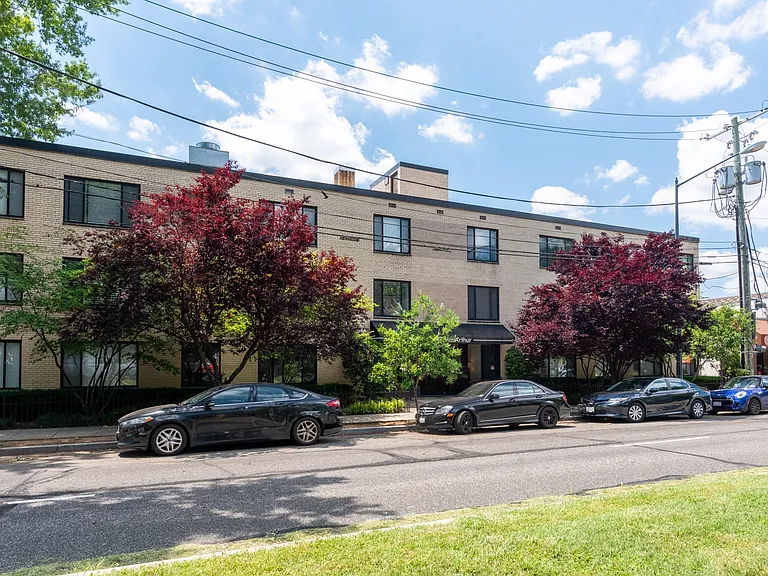 5112 Macarthur Blvd NW — Photo 20