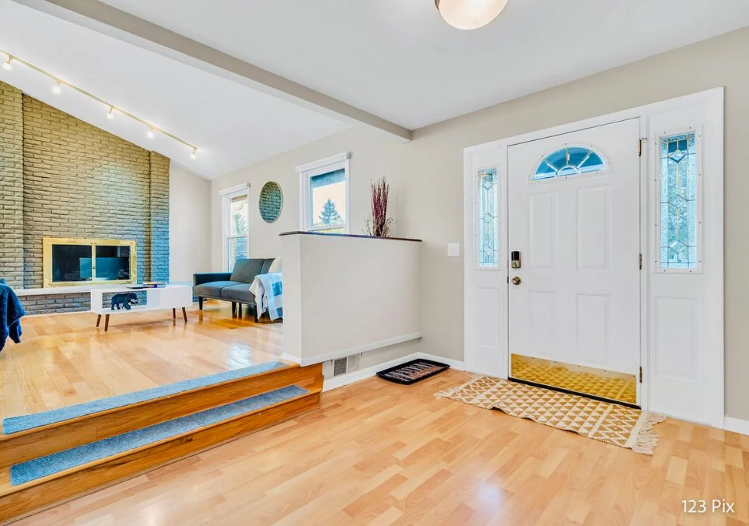 4 bed, 2736 sqft, $9,990 — Photo 3