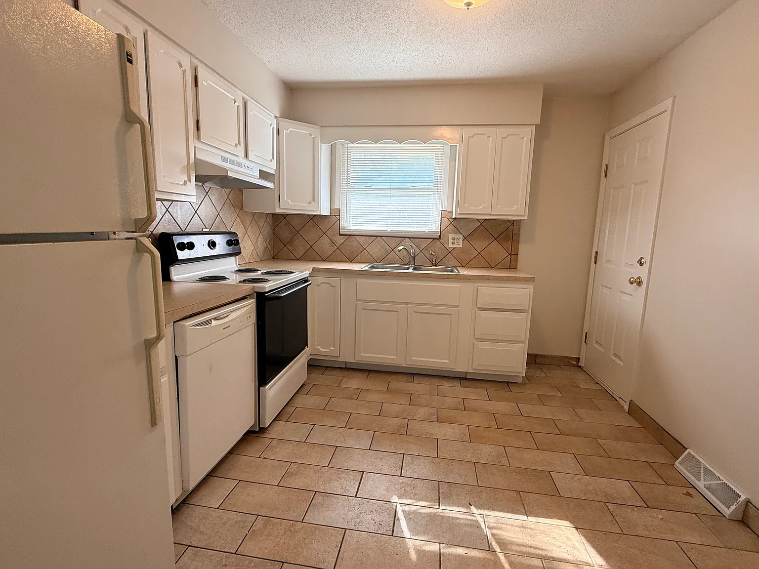 2 bed, $1,195 — Photo 4