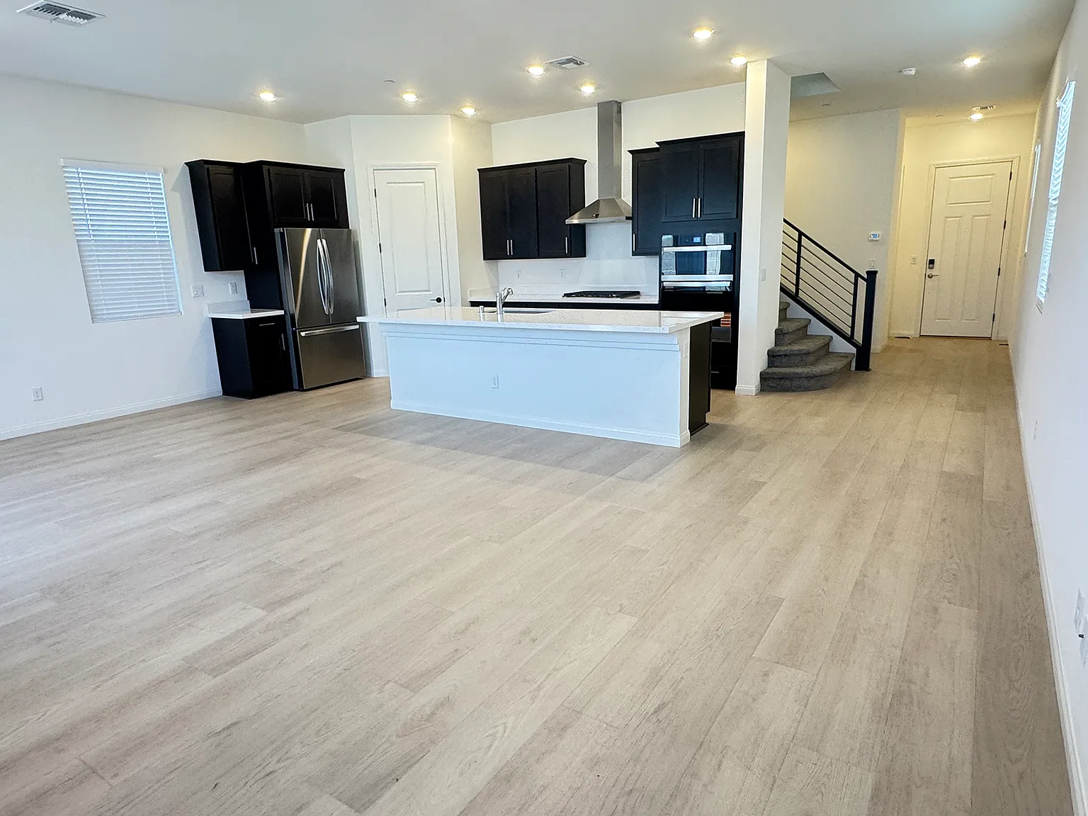 4 bed, 2466 sqft, $3,300 — Photo 4