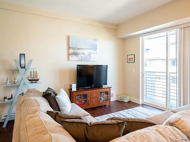 529 Miller Dr #312 — Photo 4