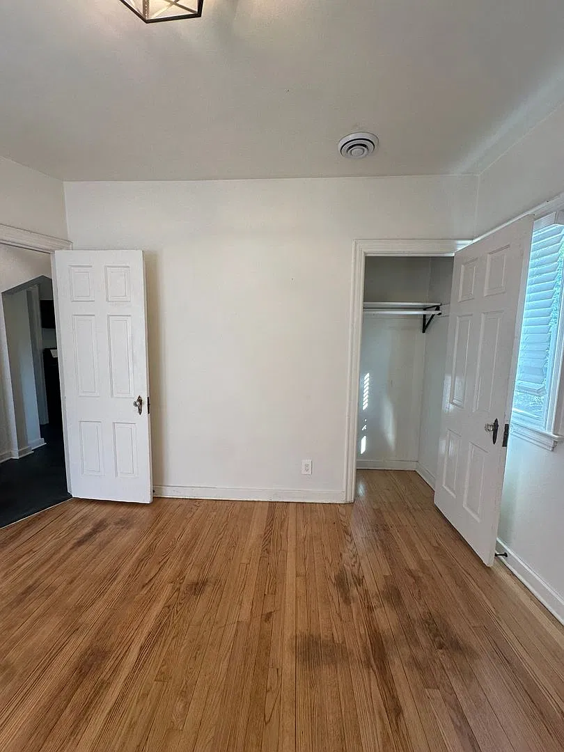 121 W Keefe Ave — Photo 4