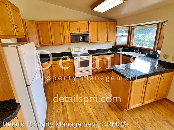 4th image of 18519 11th Ave NE