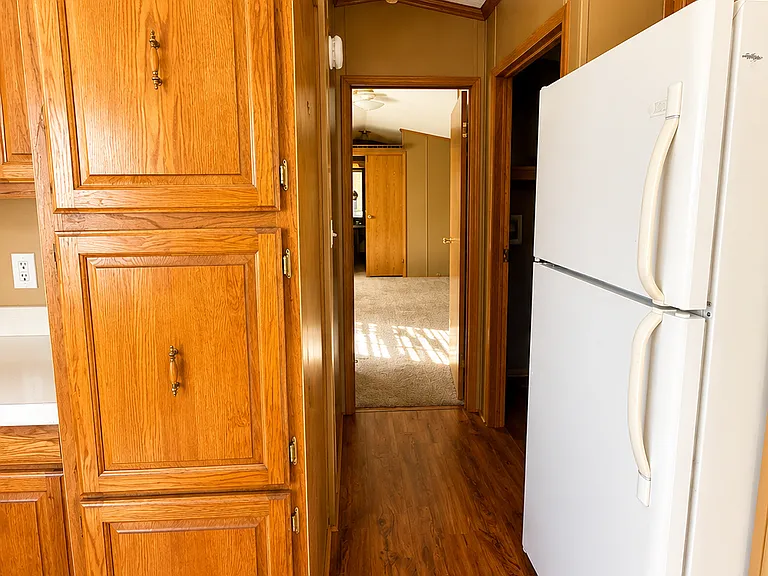 925 N Wesley St — Photo 5