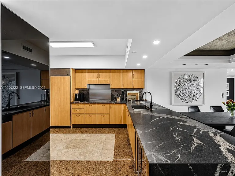 1455 Ocean Dr #704 — Photo 12