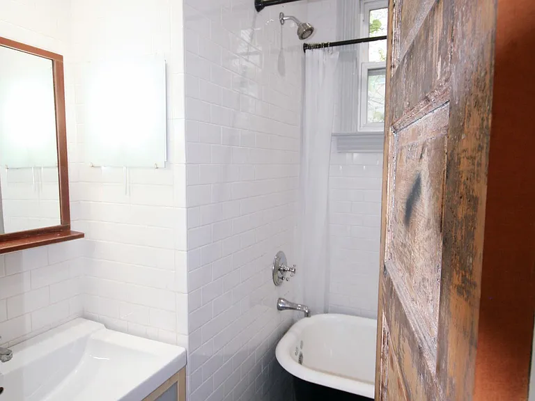 2862 W 21st St #1R — Photo 8