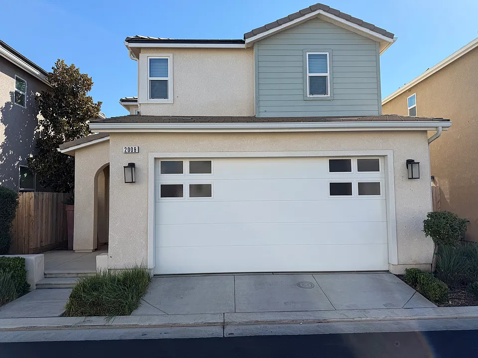 2009 N Perry Ln