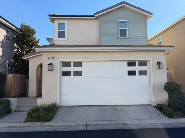 2009 N Perry Ln, Clovis, CA 93619