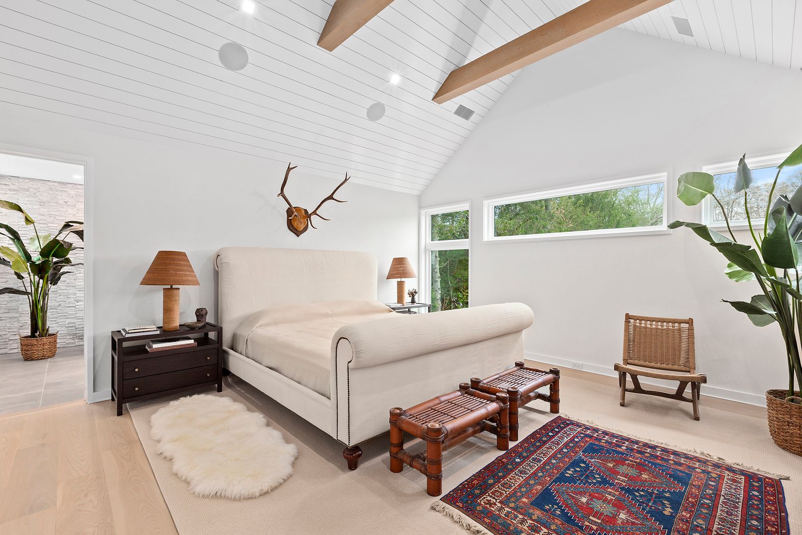  MASTER BEDROOM SUITE