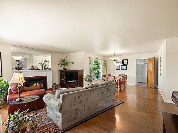 3rd image of 3206 N Wellington Pl