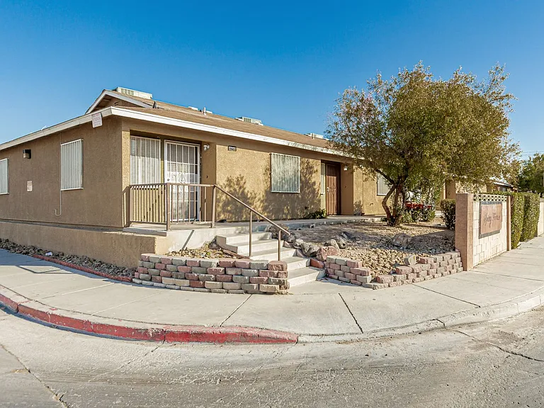 3873 Soda Springs Dr — Photo 2