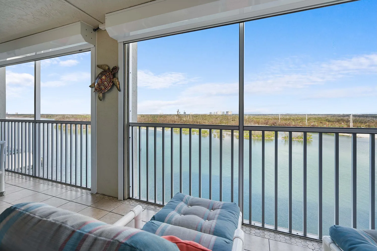 2 bed, 2.0 bath, 893 sqft, $7,830 — Photo 4
